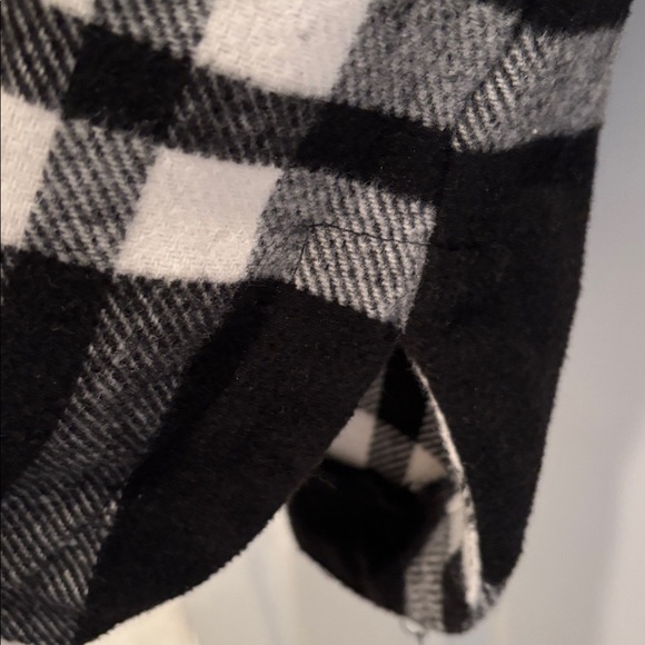 Sabrina Lauren Plaid Shacket - Picture 5 of 12